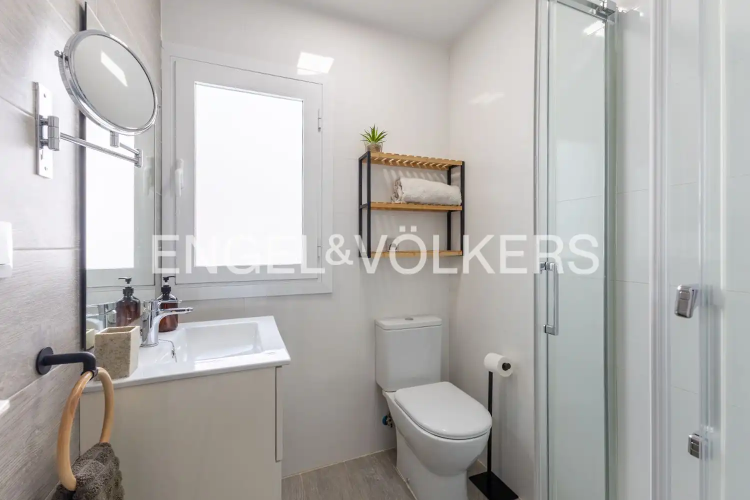 Badezimmer von Wohnung zur Miete in Valencia mit Klimaanlage, Heizung und Möbliert