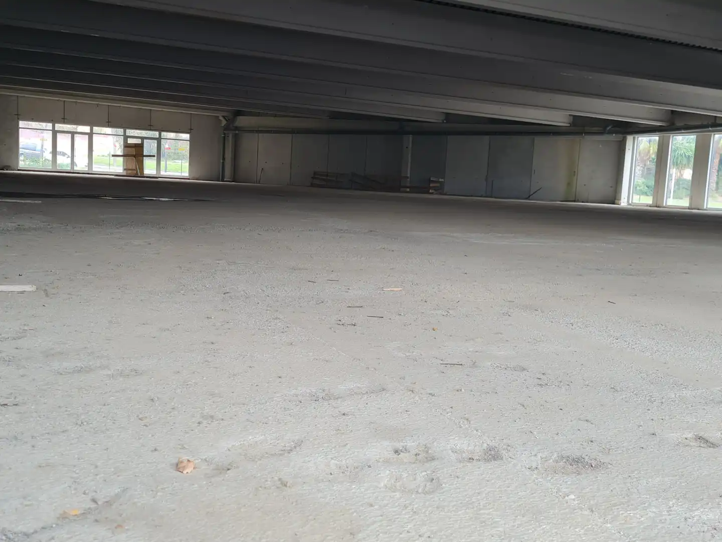 Parkplatz von Fabrikhallen zum Verkauf in Reus