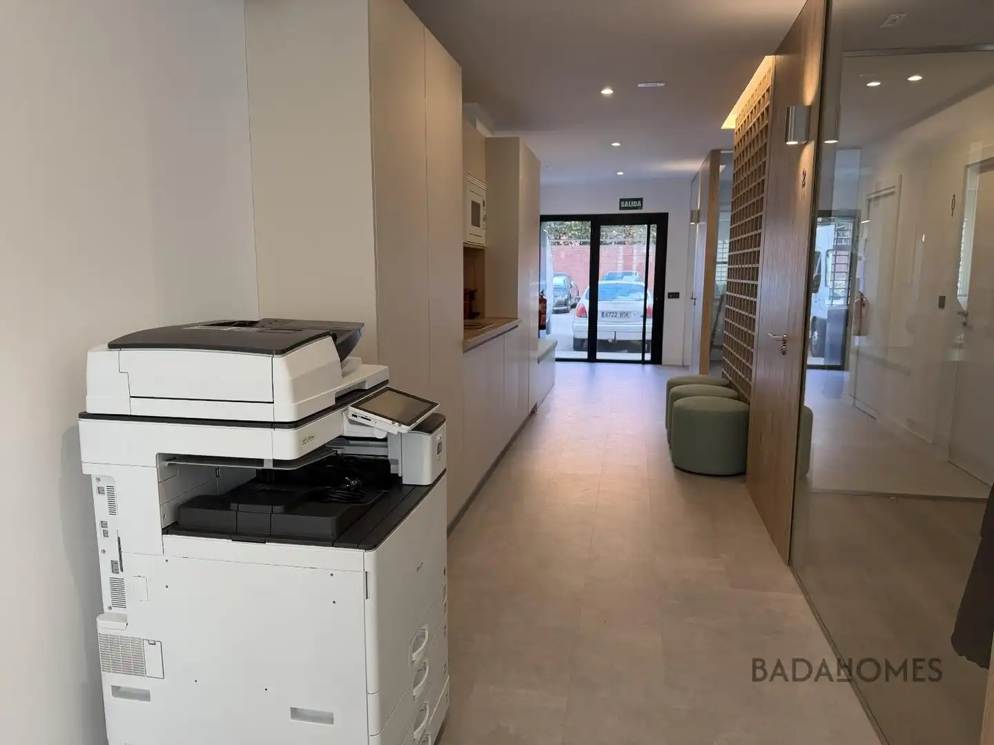 Büro zur Miete in Badajoz mit Klimaanlage, Heizung und Möbliert