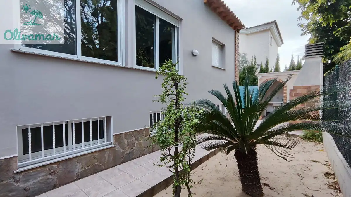 Vista exterior de Casa o xalet en venda en Oliva amb Moblat