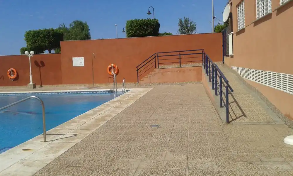 Piscina de Estudio en venta en Roquetas de Mar con Aire acondicionado, Jardín privado y Terraza
