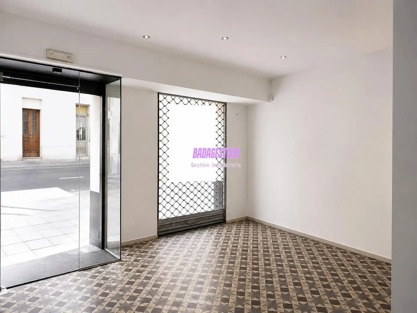 Local comercial de lloguer a Carrer CANONGE BARANERA