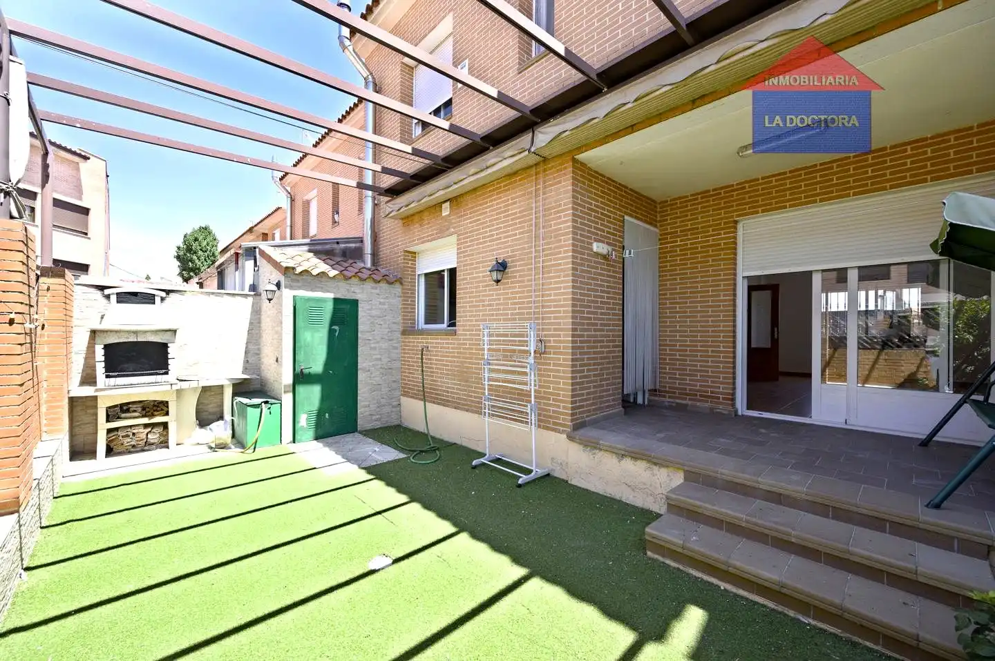 Terrassa de Casa adosada en venda en Camarena amb Calefacció, Jardí privat i Terrassa