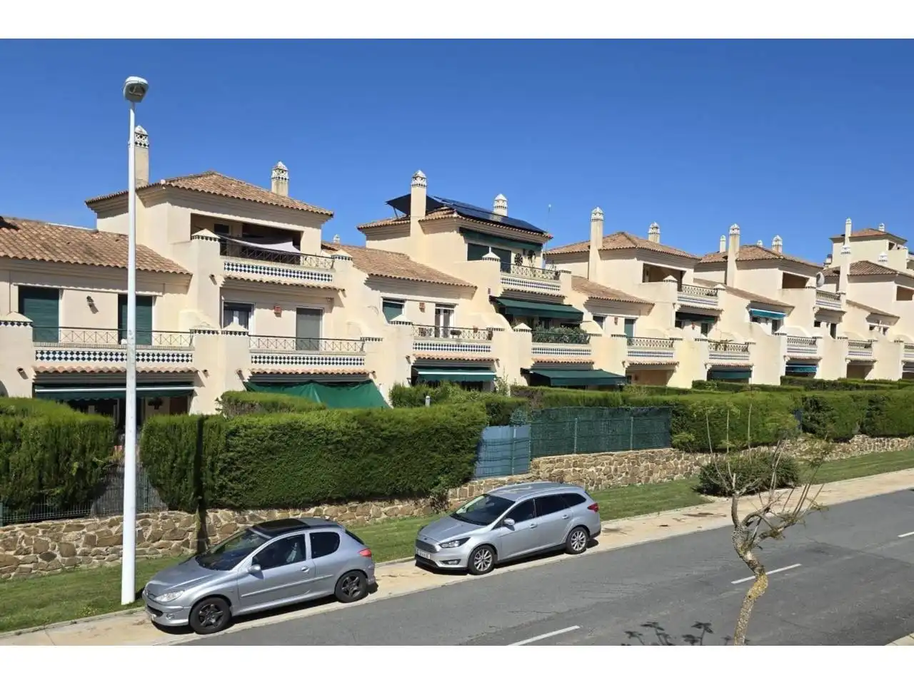 Vista exterior de Casa adosada en venda en Ayamonte amb Aire condicionat, Terrassa i Moblat