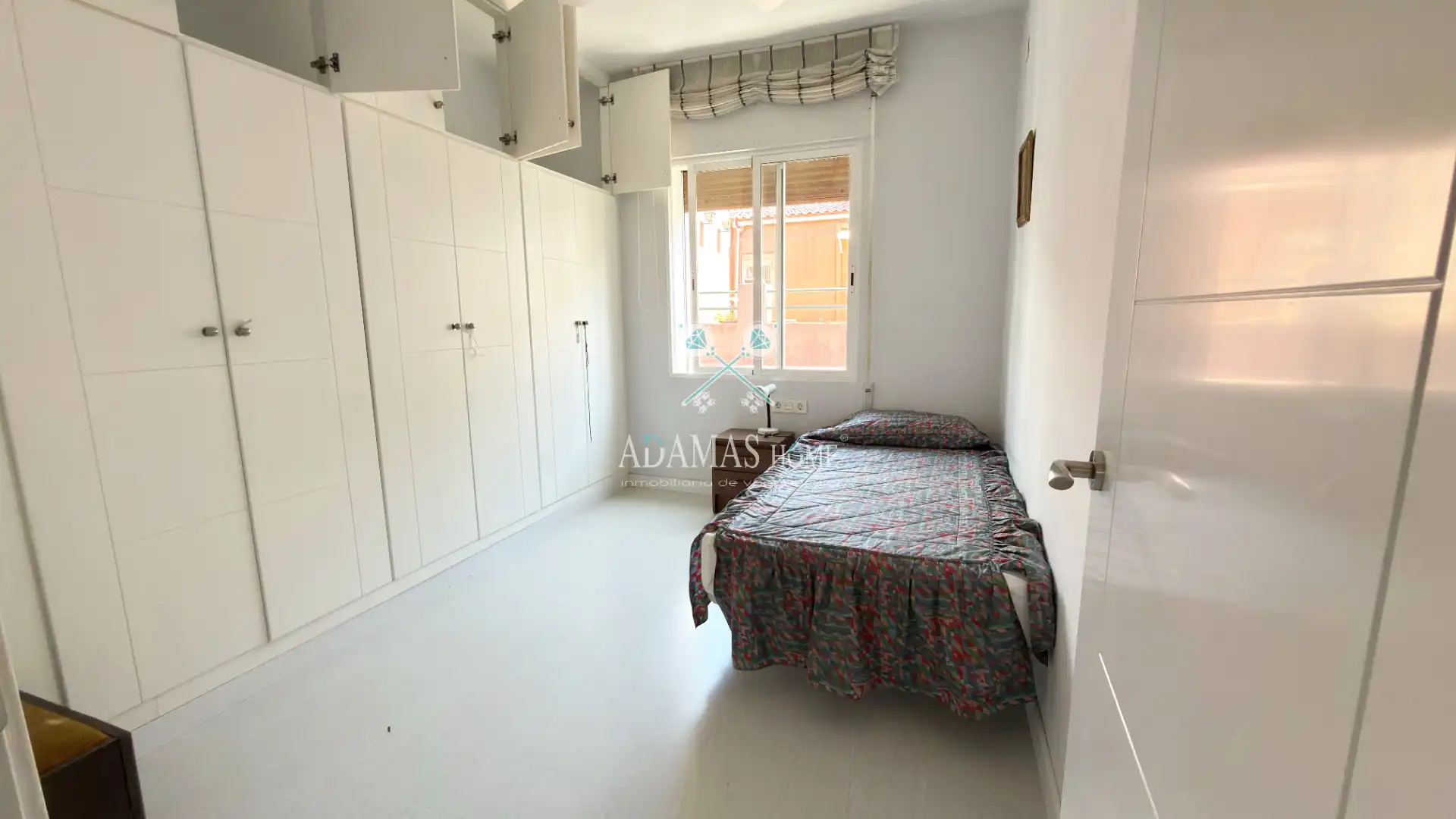 Bedroom of Flat for sale in Sevilla  with Air Conditioner and Balcony