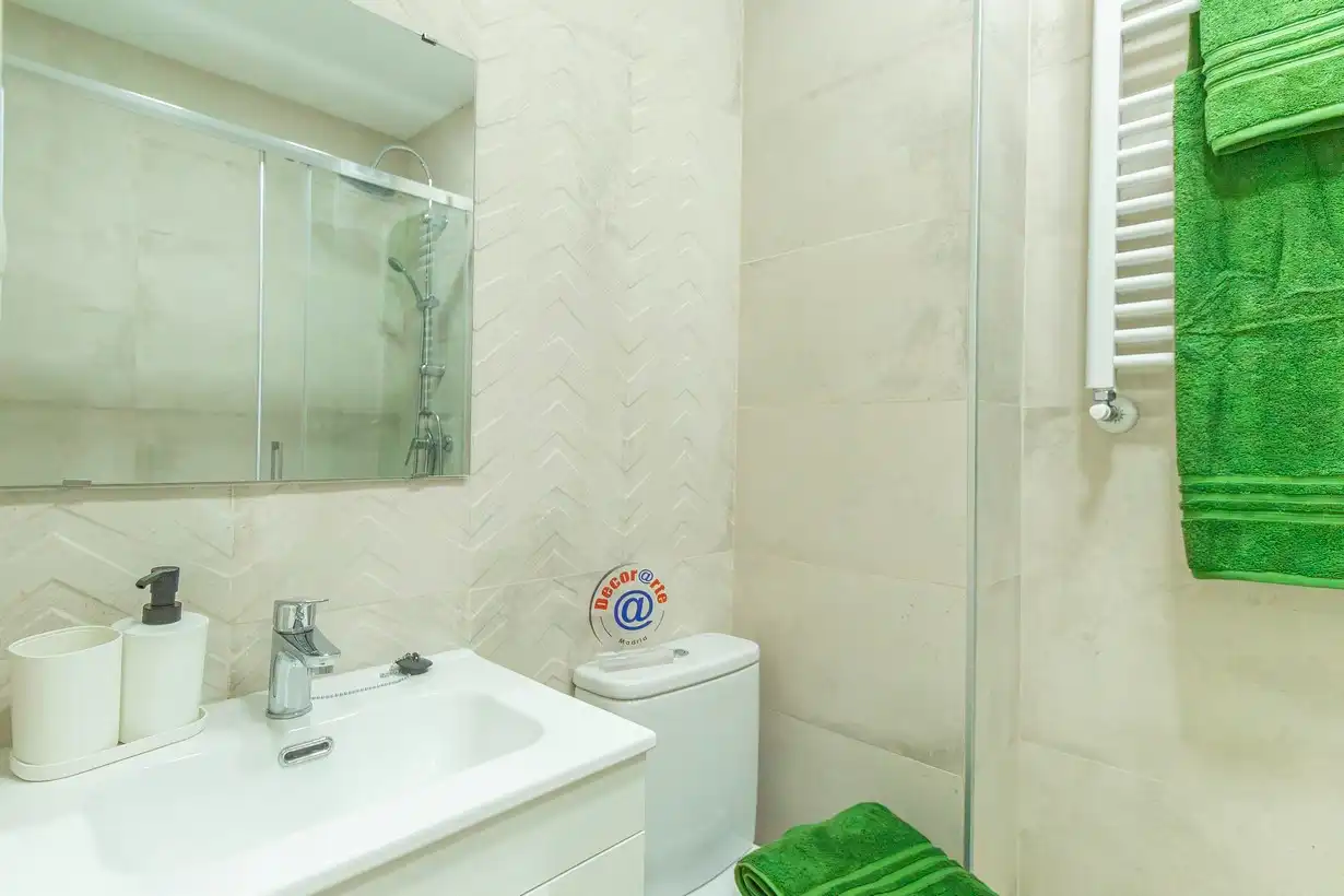 Badezimmer von Wohnung zum Verkauf in Madrid mit Klimaanlage, Heizung und Terrasse