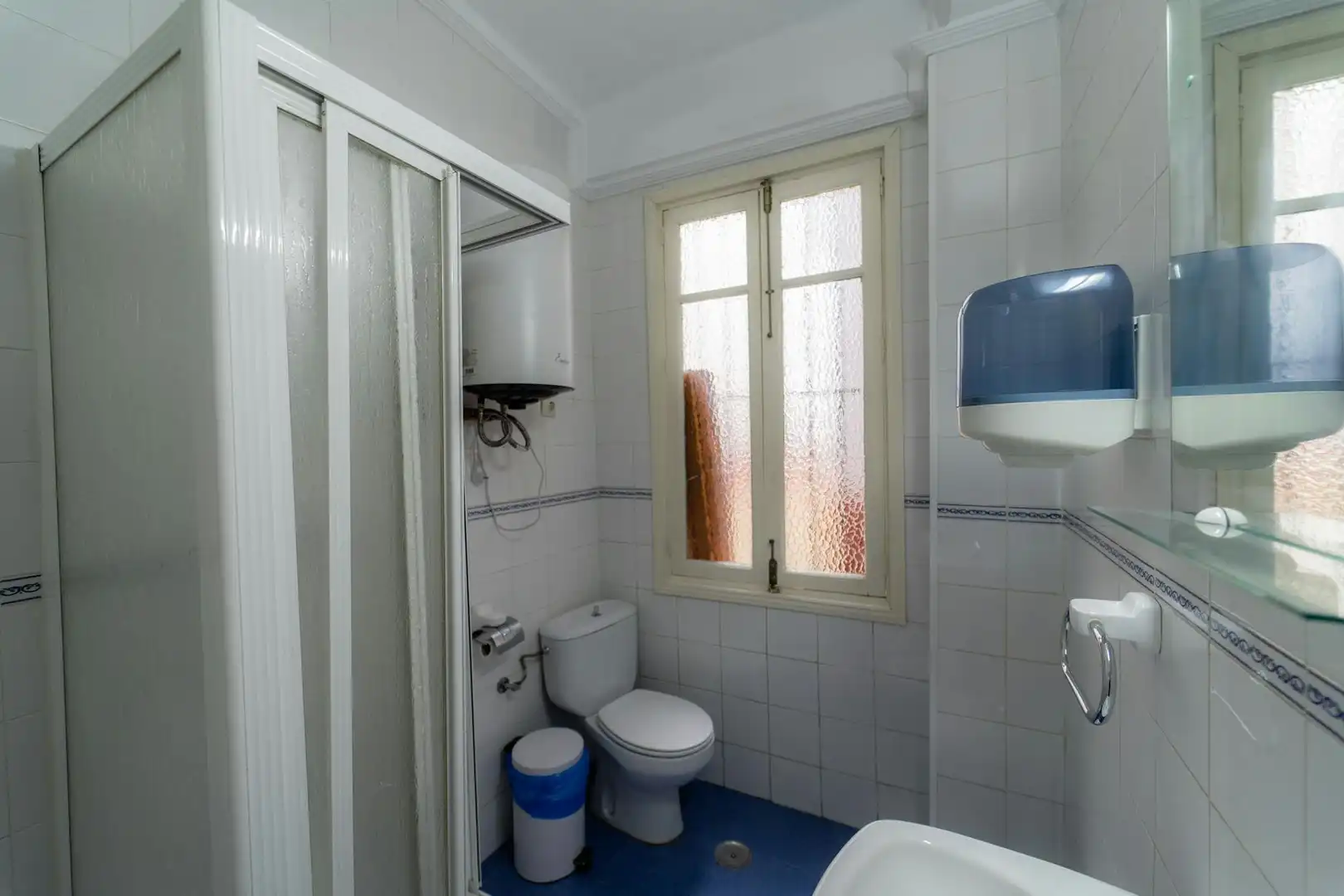 Baño de Piso para compartir en Sevilla con Lavadora