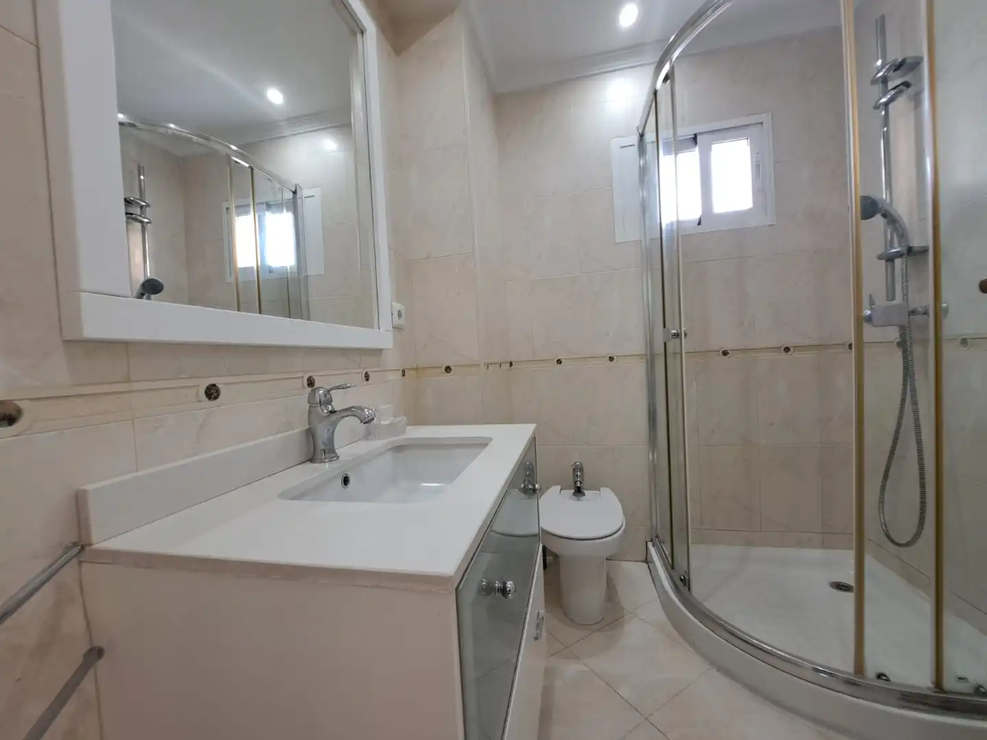 Bany de Pis de lloguer en Benalmádena amb Aire condicionat, Moblat i Piscina comunitària