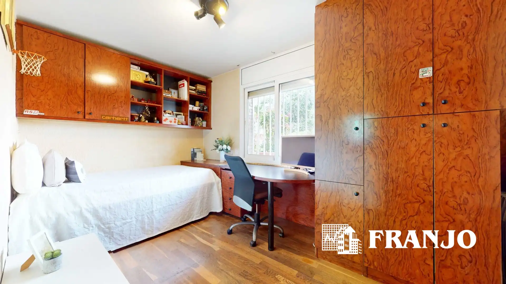 Schlafzimmer von Wohnung zum Verkauf in Barcelona mit Klimaanlage, Heizung und Terrasse