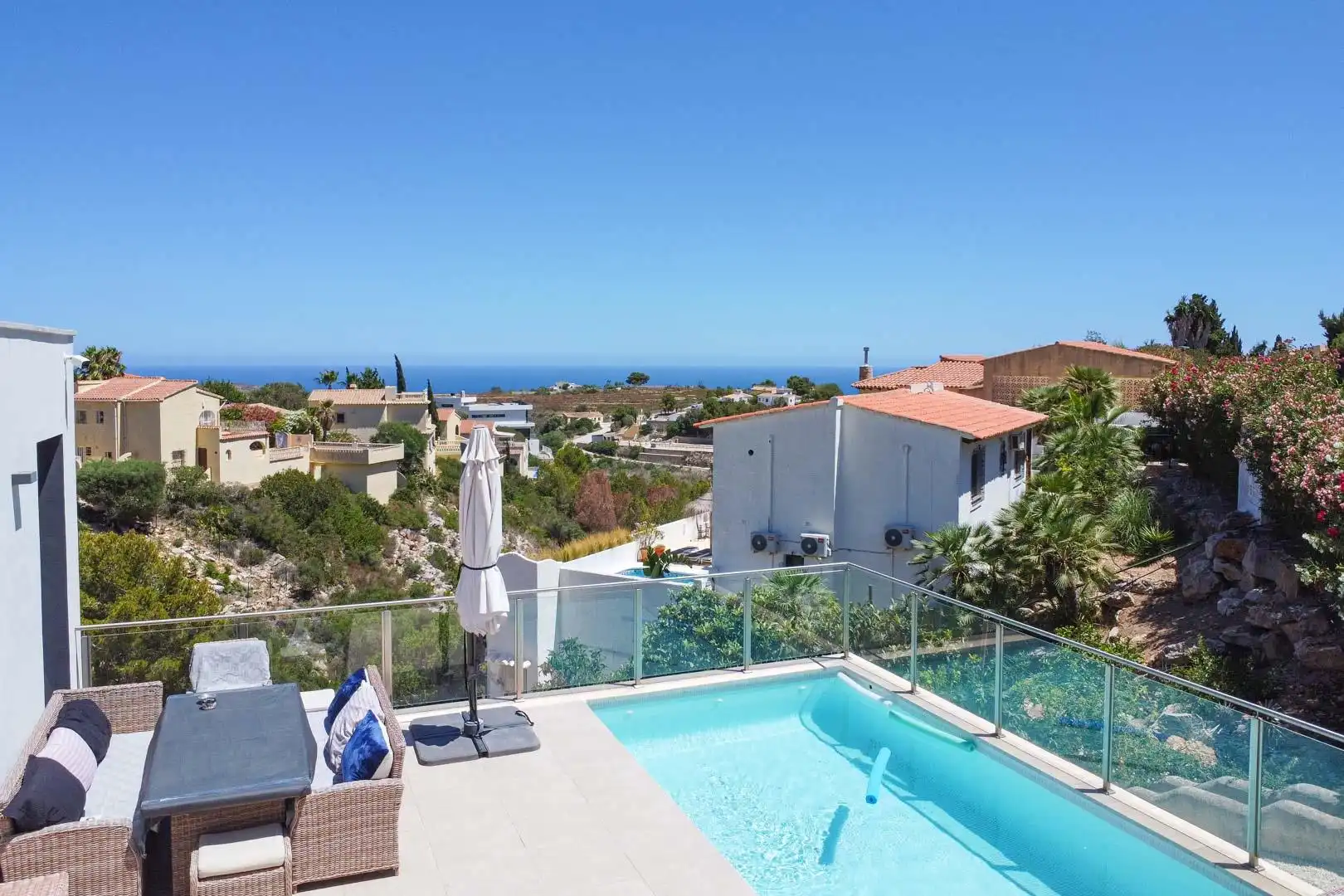 Chalet con piscina en venta en Cumbre del Sol