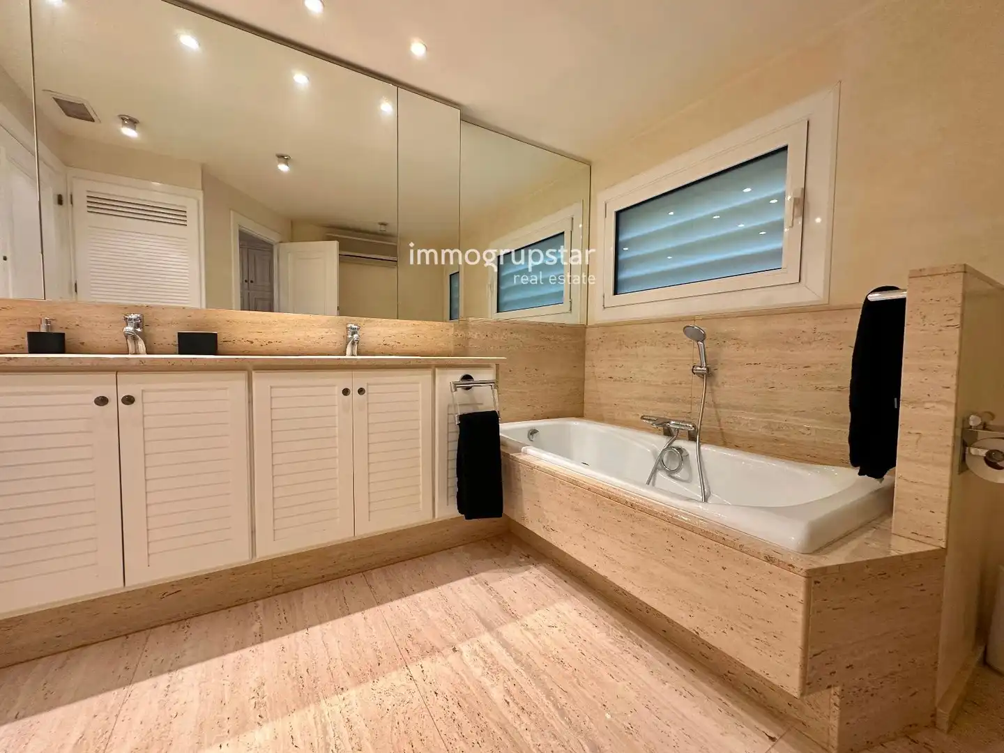 Baño de Piso en venta en Palamós con Aire acondicionado, Calefacción y Terraza