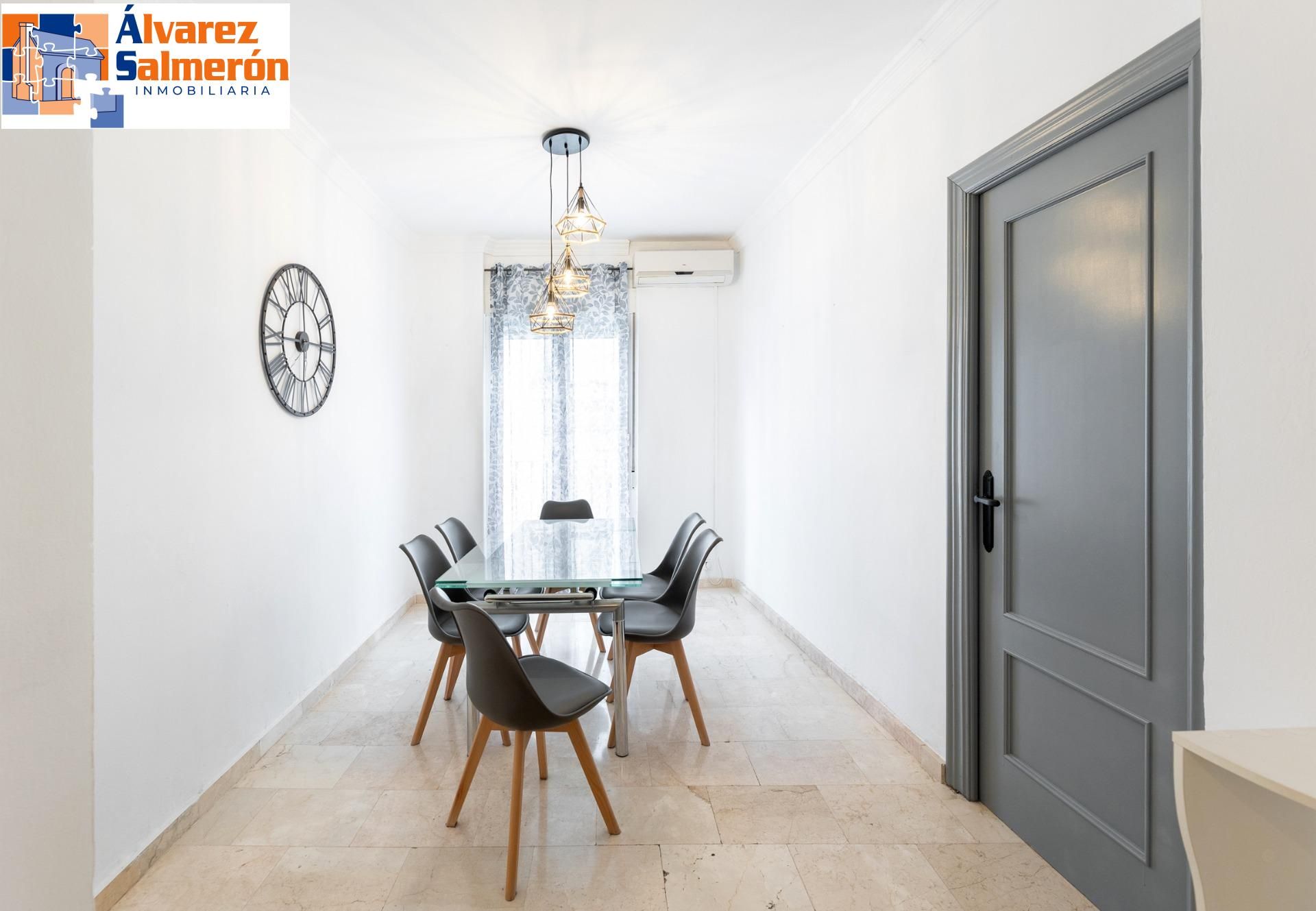 Menjador de Pis en venda en  Granada Capital amb Aire condicionat i Balcó