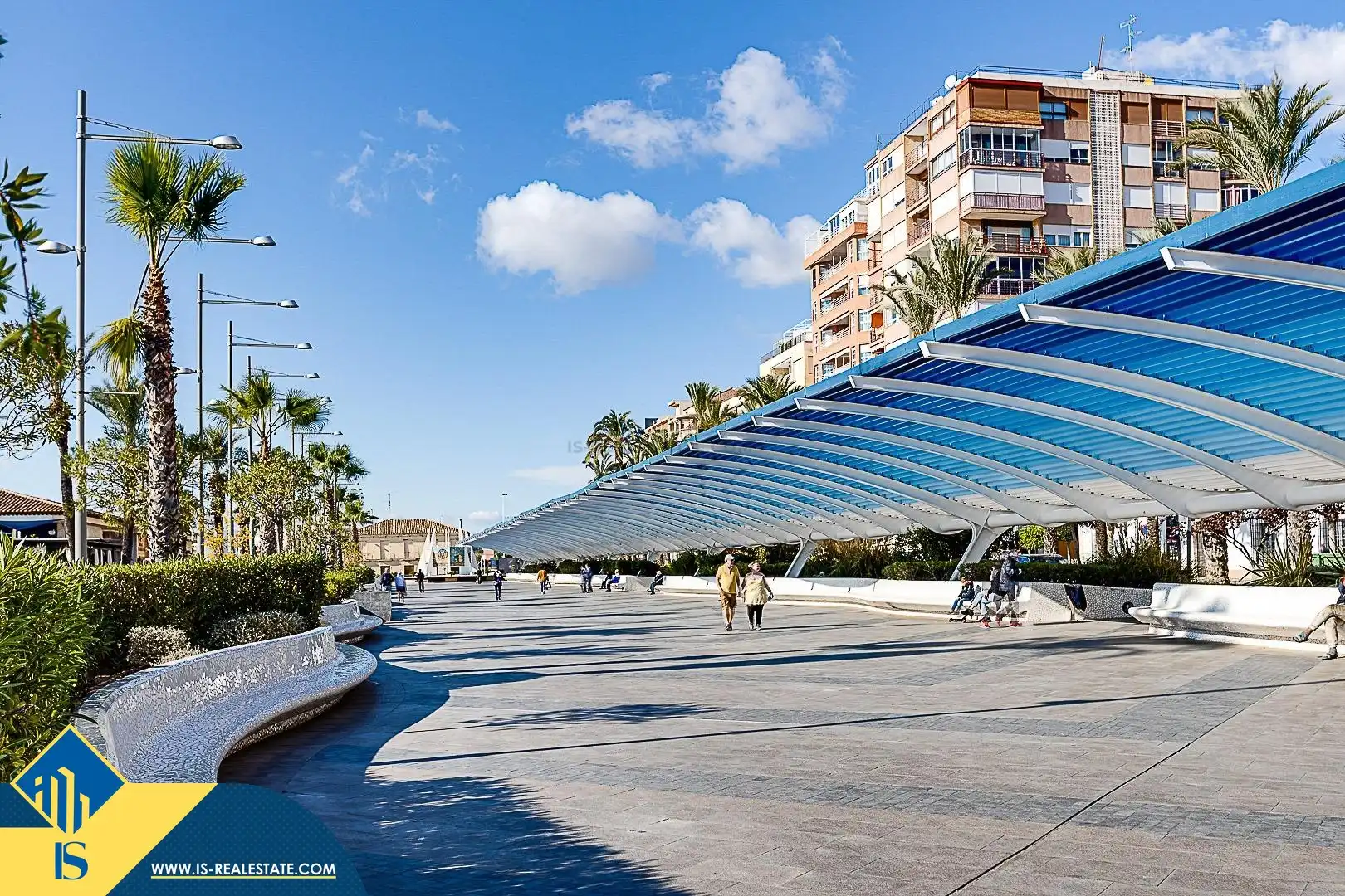 Vista exterior de Ático de alquiler en Torrevieja con Terraza, Trastero y Amueblado