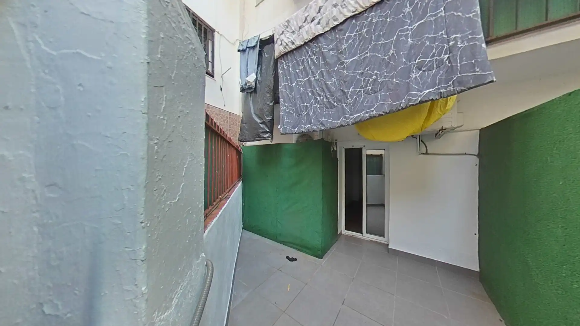 Balcony of Ground floor for sale in Barcelona  with Air Conditioner and Alarm