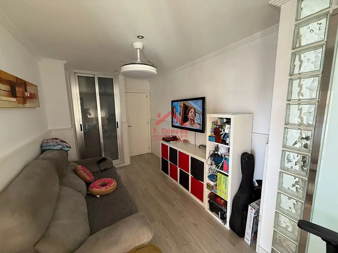Sala d'estar de Apartament en venda en Vélez-Málaga amb Jardí privat, Terrassa i Piscina