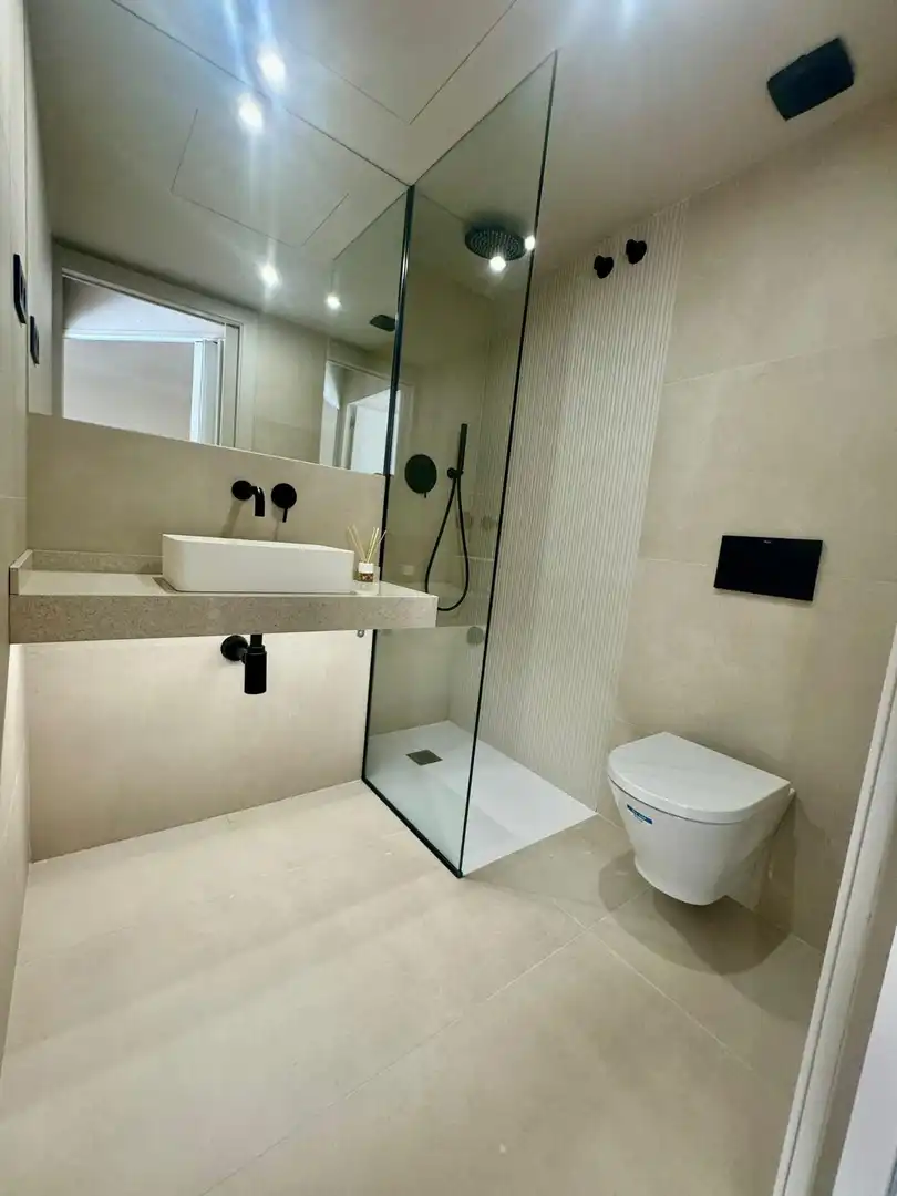Bathroom of Buildings for sale in Santa Coloma de Gramenet