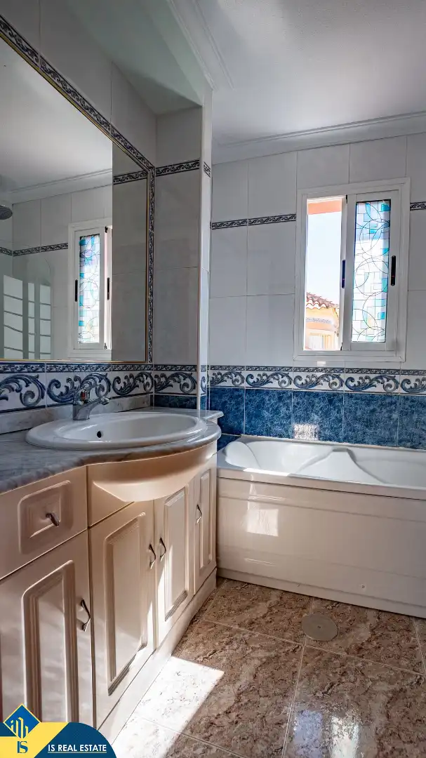Bany de Casa o xalet en venda en Torrevieja amb Aire condicionat, Calefacció i Terrassa
