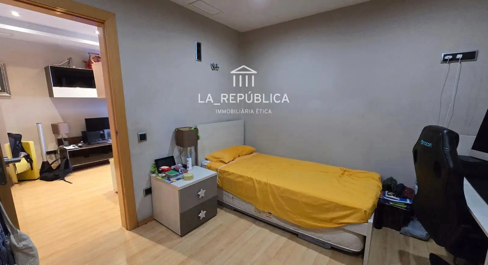 Bedroom of Flat for sale in Barcelona  with Air Conditioner