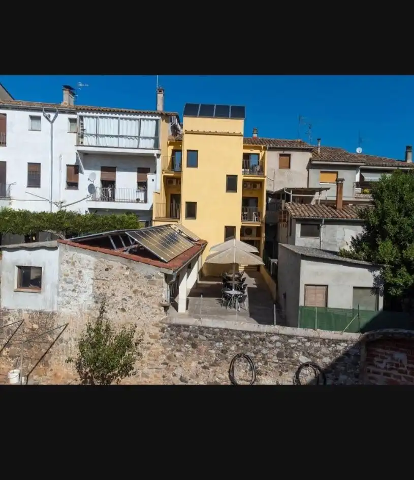Vista exterior de Local en venda en Sant Jaume de Llierca amb Aire condicionat i Moblat