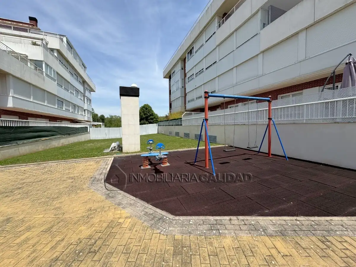 Parking de Piso en venta en Burgos con Calefacción, Trastero y Piscina