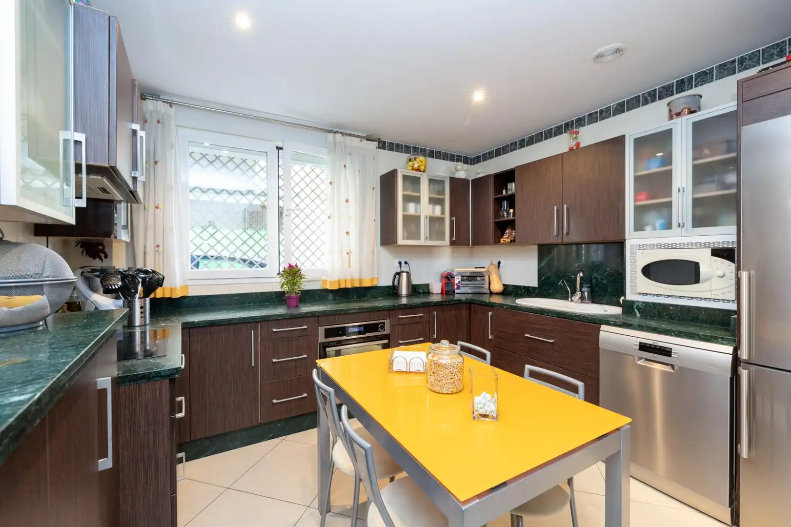 Kitchen of Detached homes for sale in Loja  with Air Conditioner, Heating and Parquet flooring