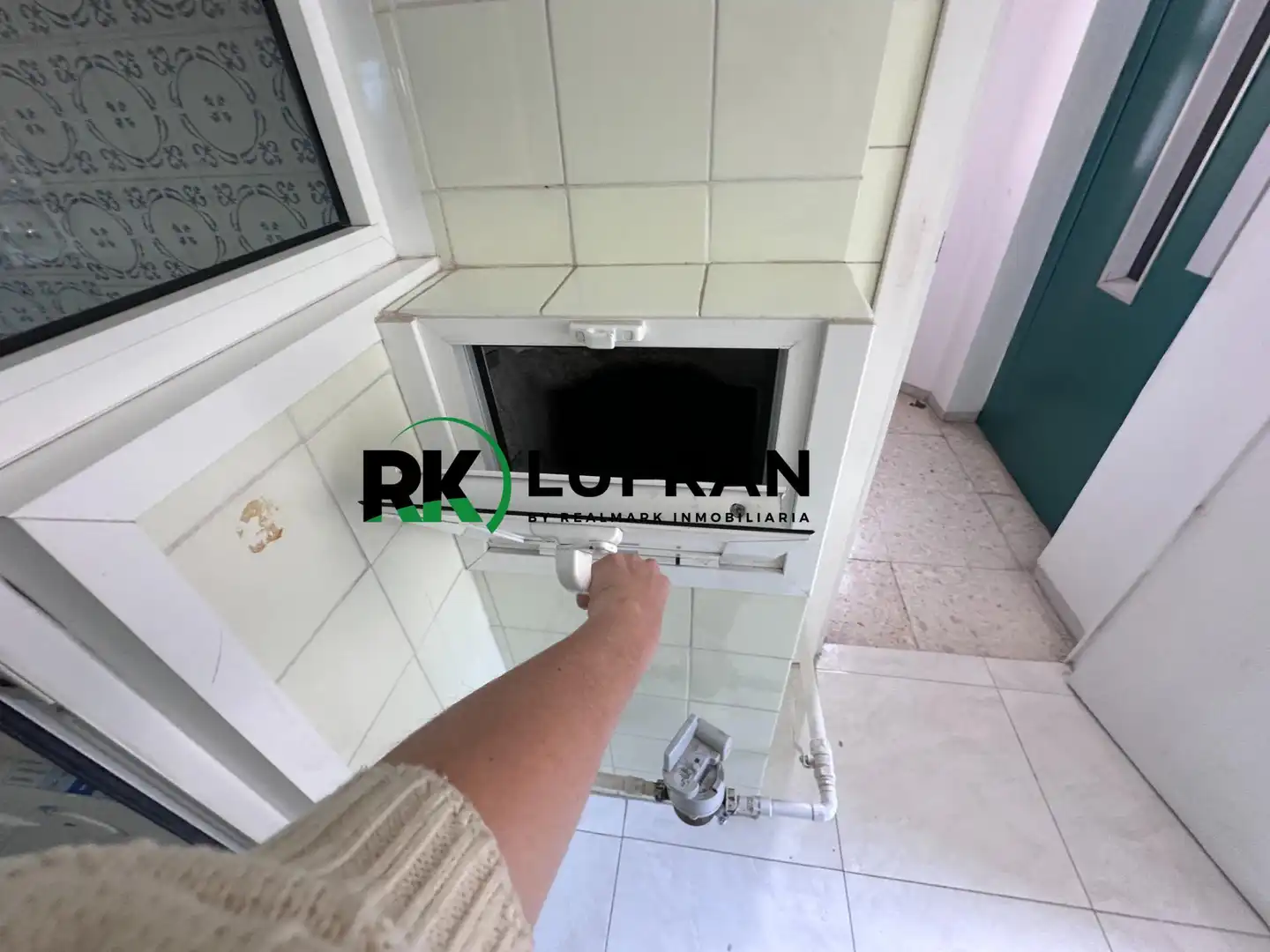 Bany de Pis en venda en Alicante / Alacant amb Terrassa, Moblat i Piscina comunitària