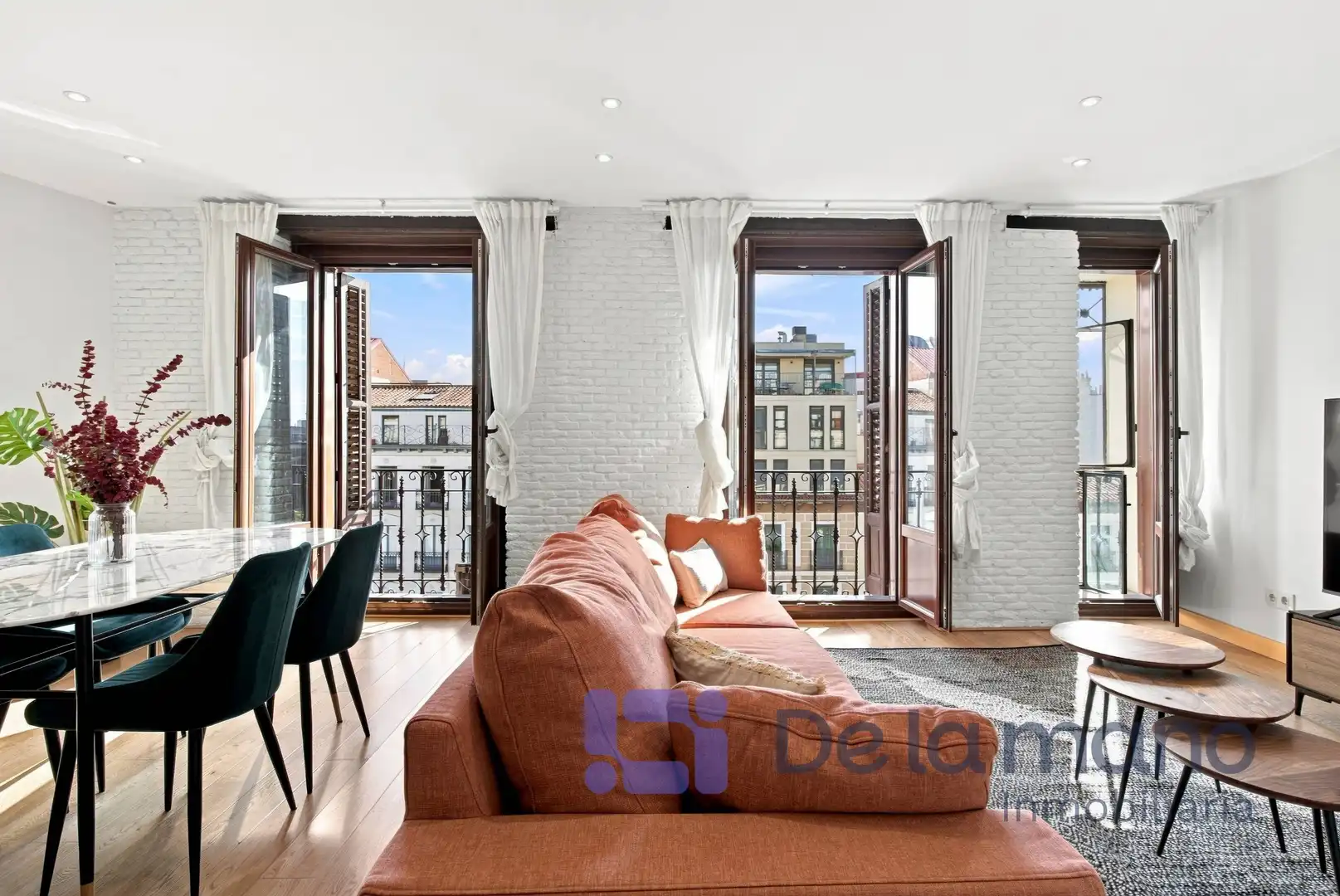 Living room of Flat for rent in Madrid  with Air Conditioner, Heating and Furnished