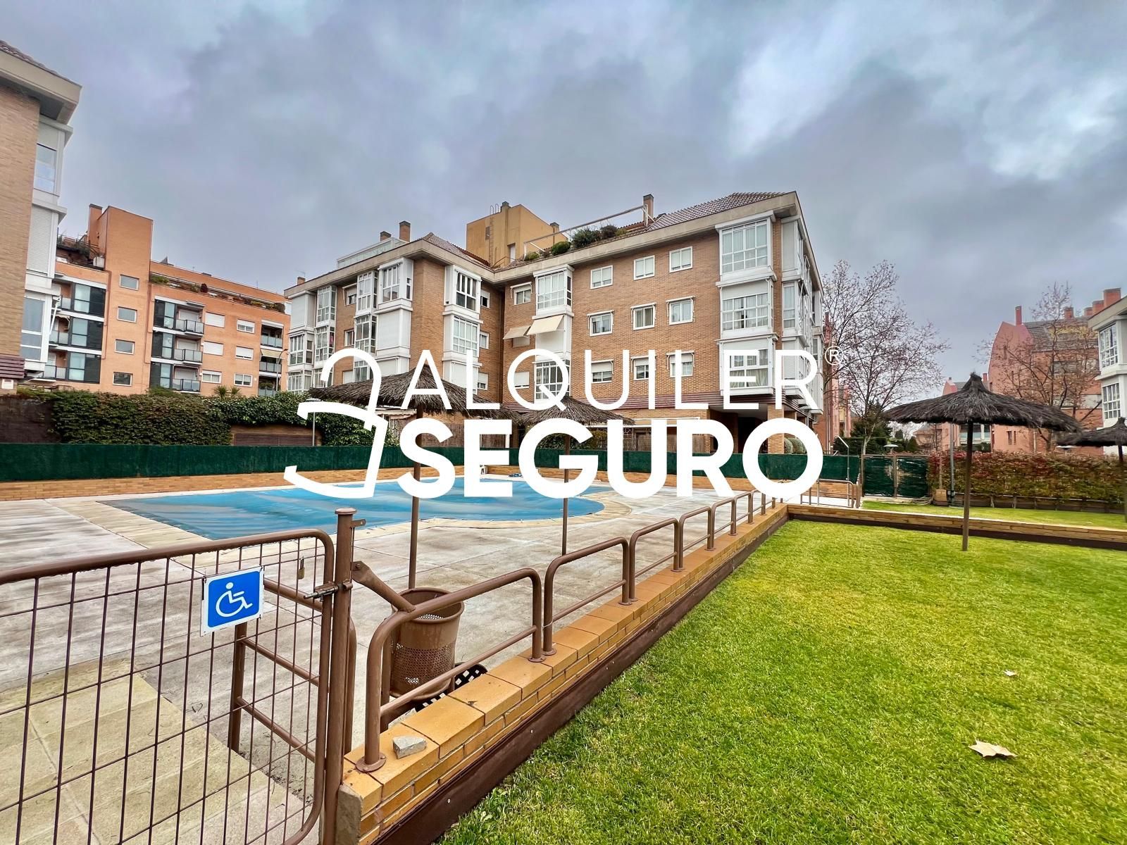 Exterior view of Flat to rent in  Madrid Capital  with Air Conditioner, Heating and Swimming Pool