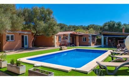 Jardí de Finca rústica en venda en Alaior amb Jardí privat, Terrassa i Piscina