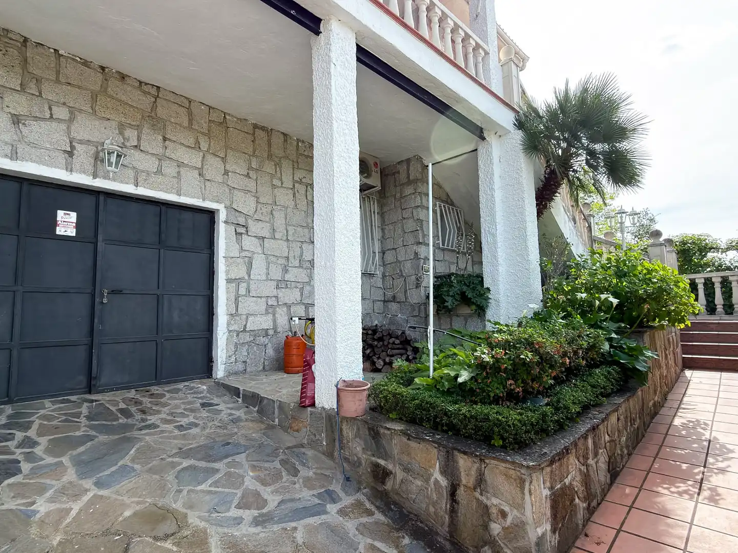 Vista exterior de Casa o xalet en venda en Santa Cruz del Retamar amb Calefacció, Jardí privat i Terrassa