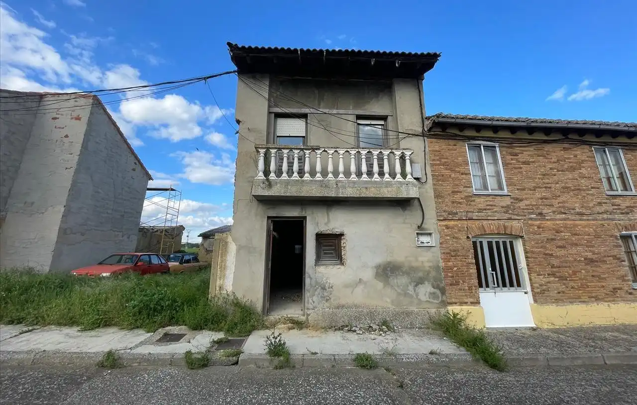 Vista exterior de Casa adosada en venta en Valde-Ucieza