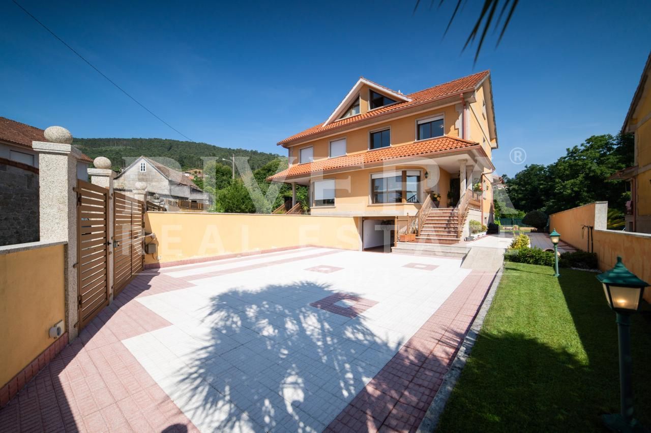 Garden of Single-family semi-detached for sale in Vilaboa  with Heating, Private garden and Parquet flooring