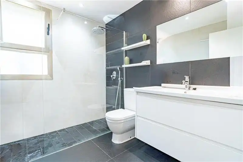 Baño de Planta baja en venta en  Palma de Mallorca con Aire acondicionado, Calefacción y Jardín privado