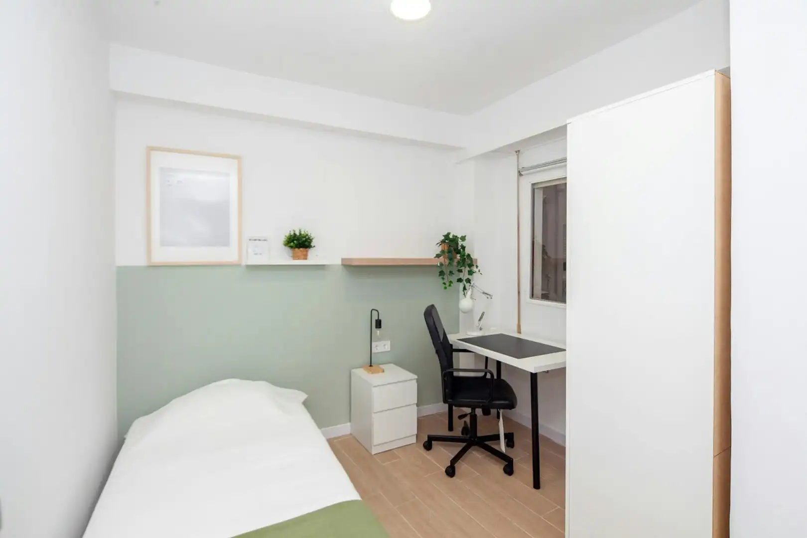 Habitación de Piso para compartir en  Valencia Capital con Amueblado, Lavadora y TV