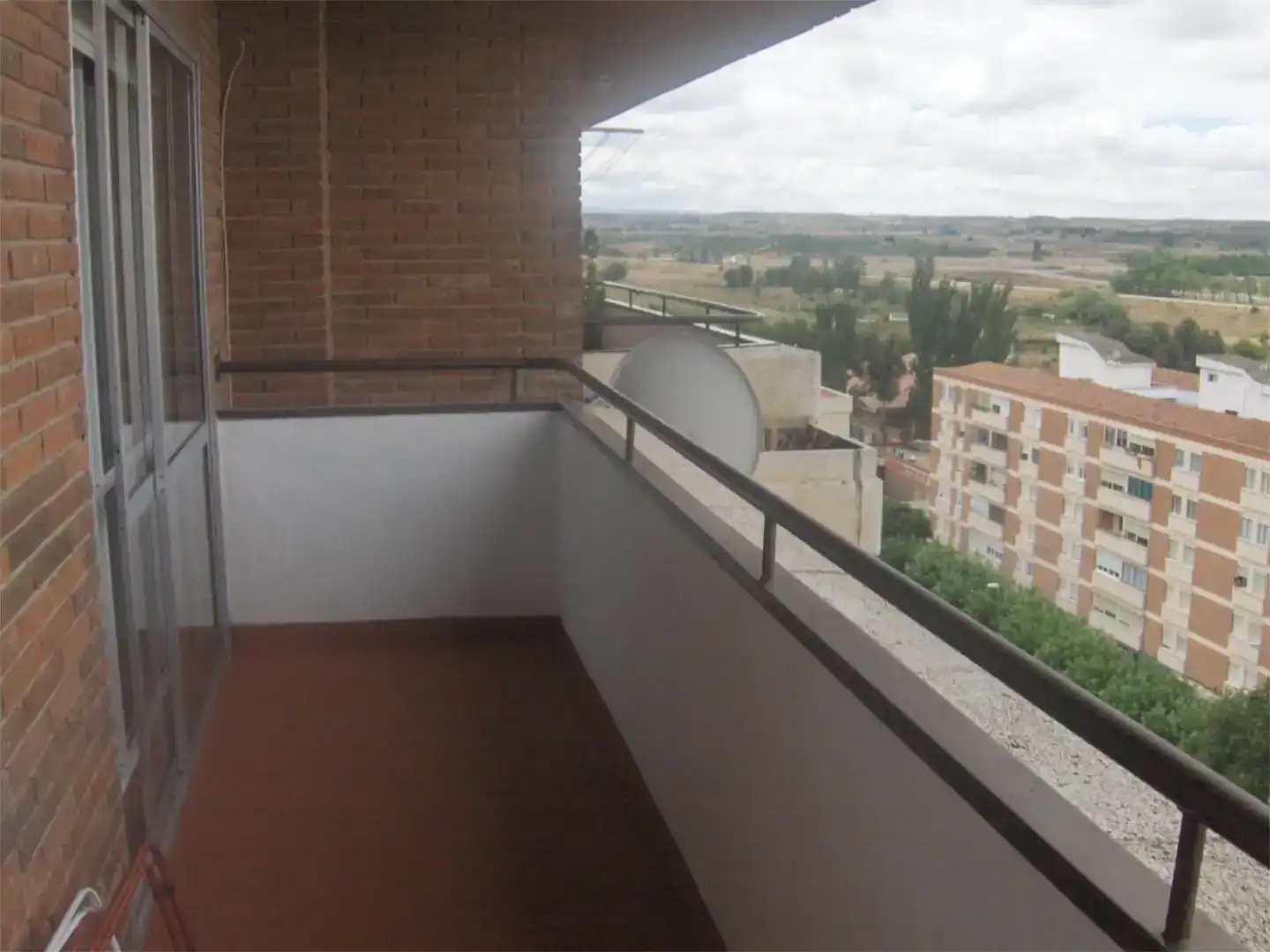 Terrassa de Pis per a compartir en Aranda de Duero amb Parquet, Moblat i Balcó
