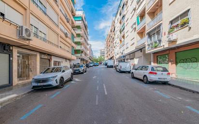 Vista exterior de Àtic en venda en  Granada Capital amb Calefacció i Terrassa