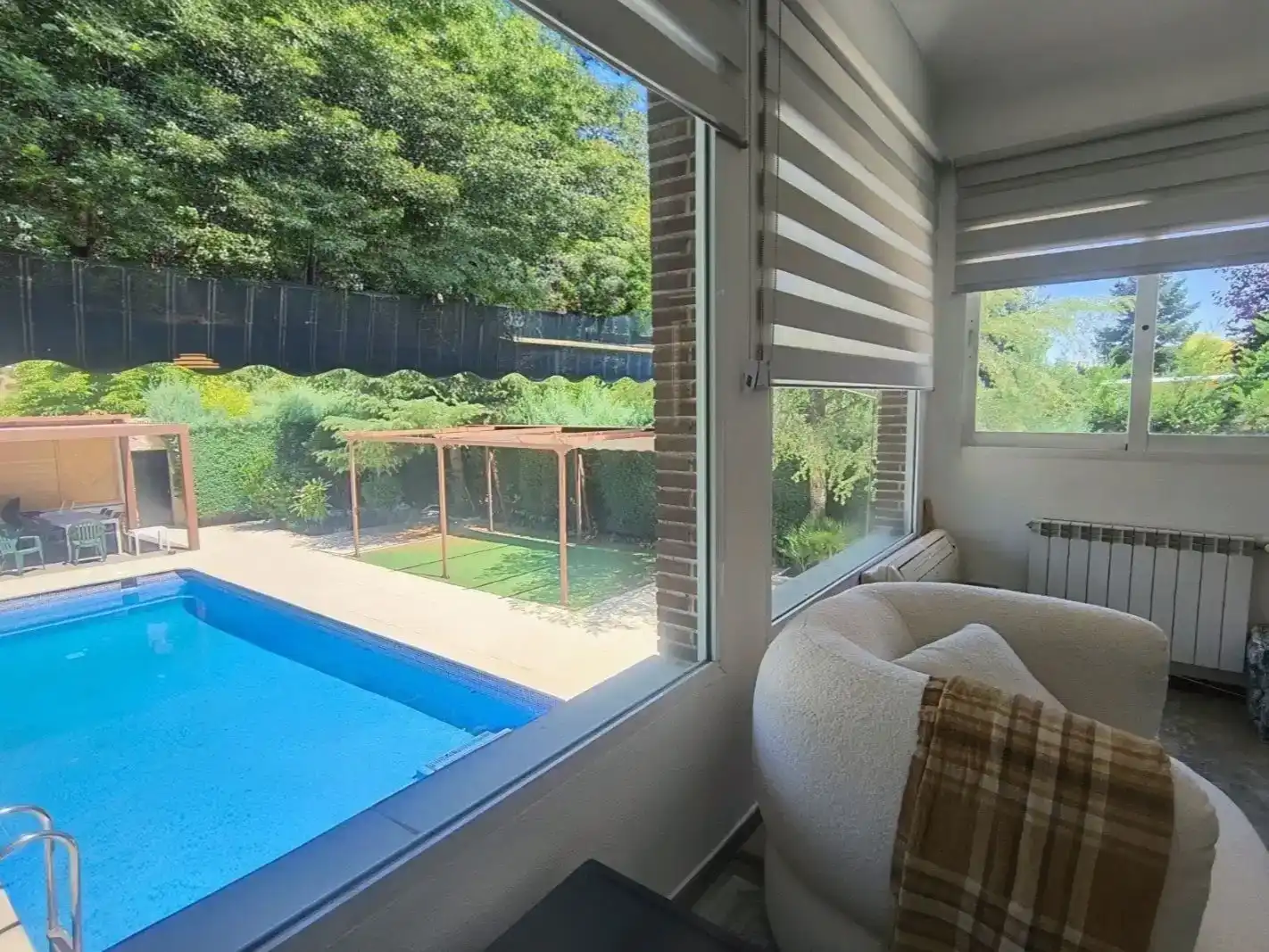 Schwimmbecken von Wohnung zur Miete in Pozuelo de Alarcón mit Klimaanlage, Privatgarten und Parkett