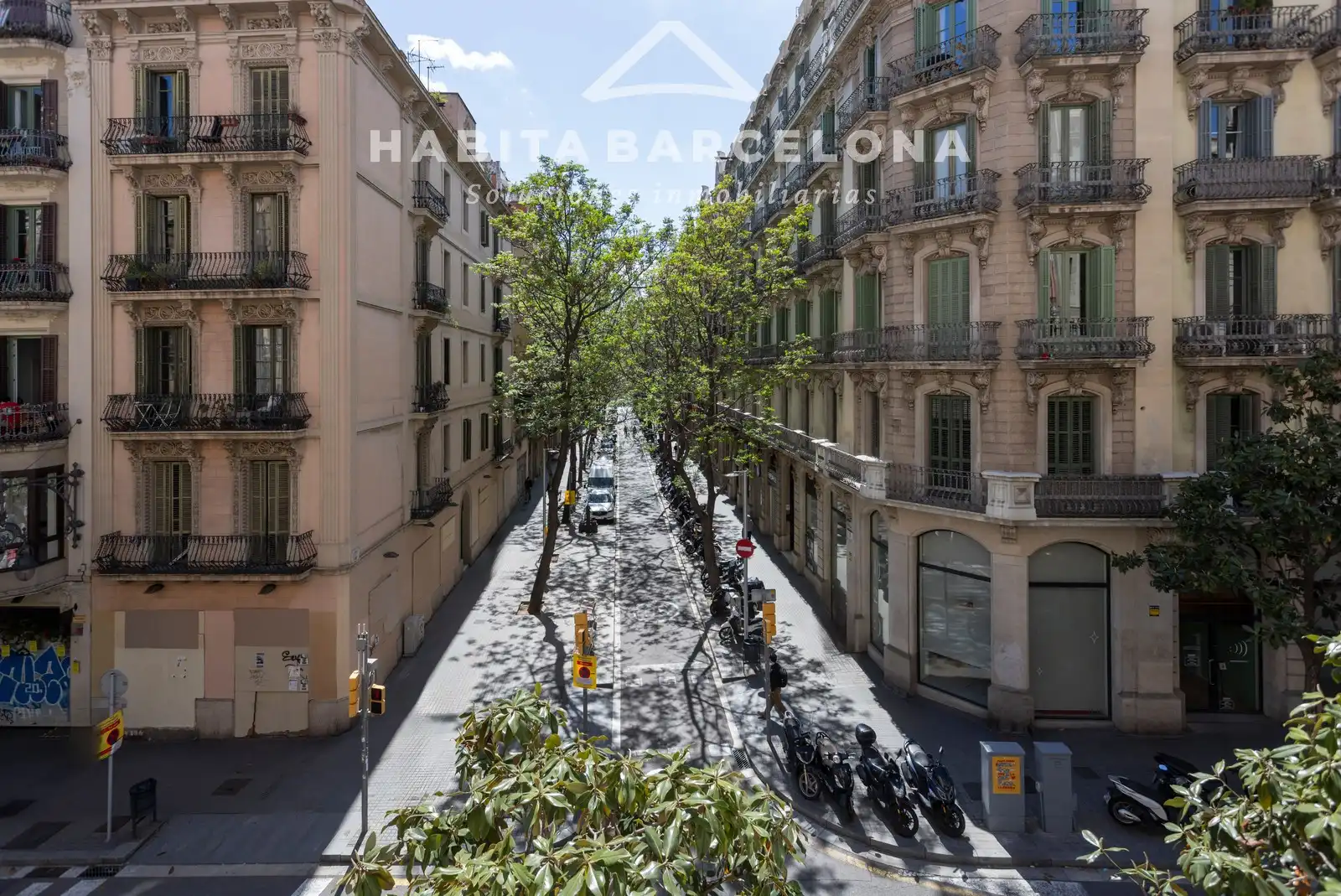 Vista exterior de Piso en venta en Barcelona con Aire acondicionado, Calefacción y Parquet