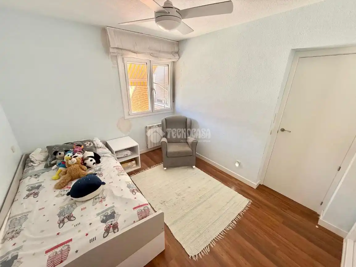 Habitación de Casa adosada en venta en Illescas con Aire acondicionado y Parquet
