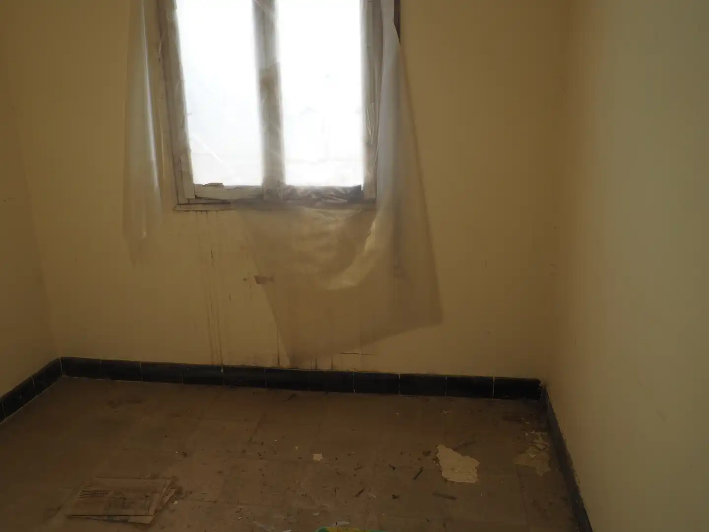 Schlafzimmer von Wohnung zum Verkauf in Flix mit Terrasse, Abstellraum und Möbliert