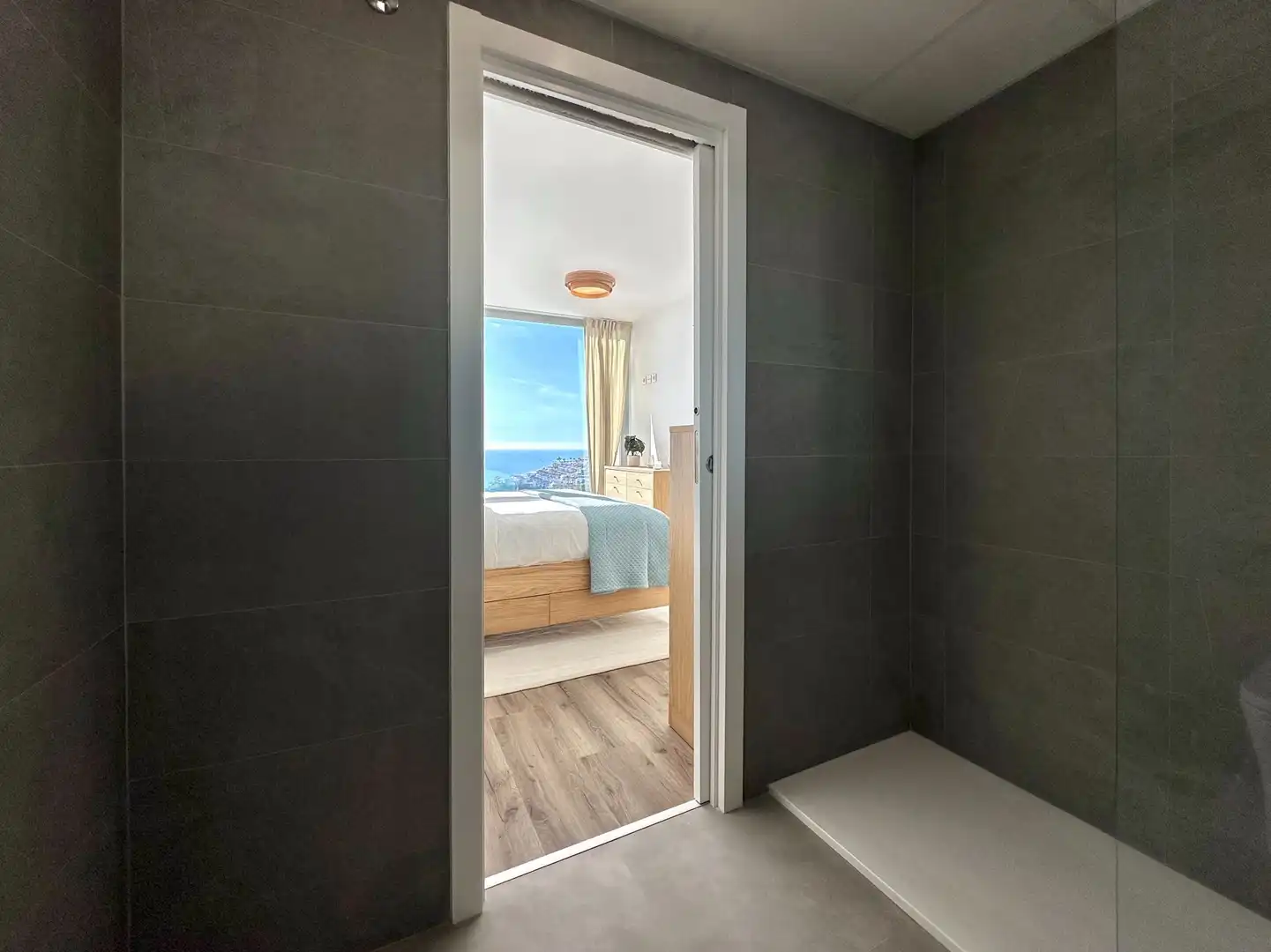 Schlafzimmer von Dachboden zum Verkauf in Almuñécar mit Klimaanlage, Terrasse und Schwimmbad