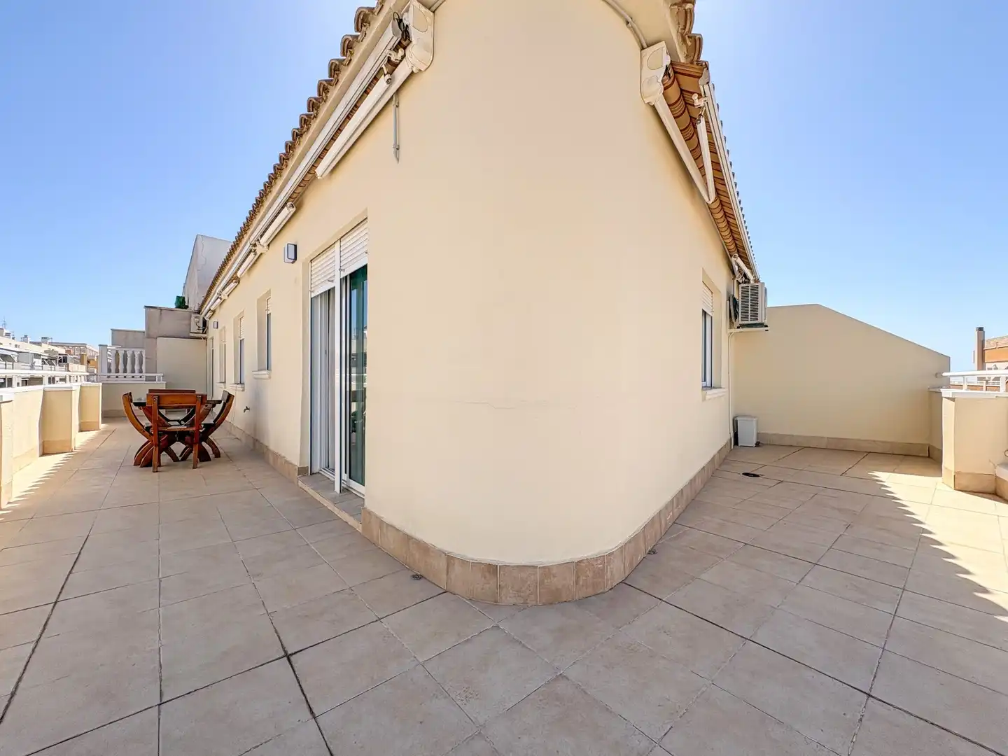 Vista exterior de Àtic de lloguer en Torrevieja amb Aire condicionat, Calefacció i Terrassa