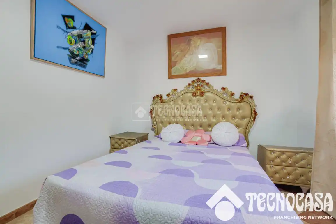 Schlafzimmer von Wohnung zum Verkauf in Badalona mit Klimaanlage und Balkon