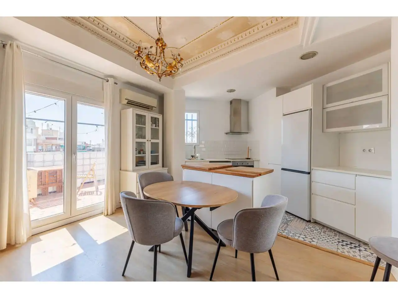 Dining room of Attic for sale in Valencia  with Air Conditioner, Parquet flooring and Terrace