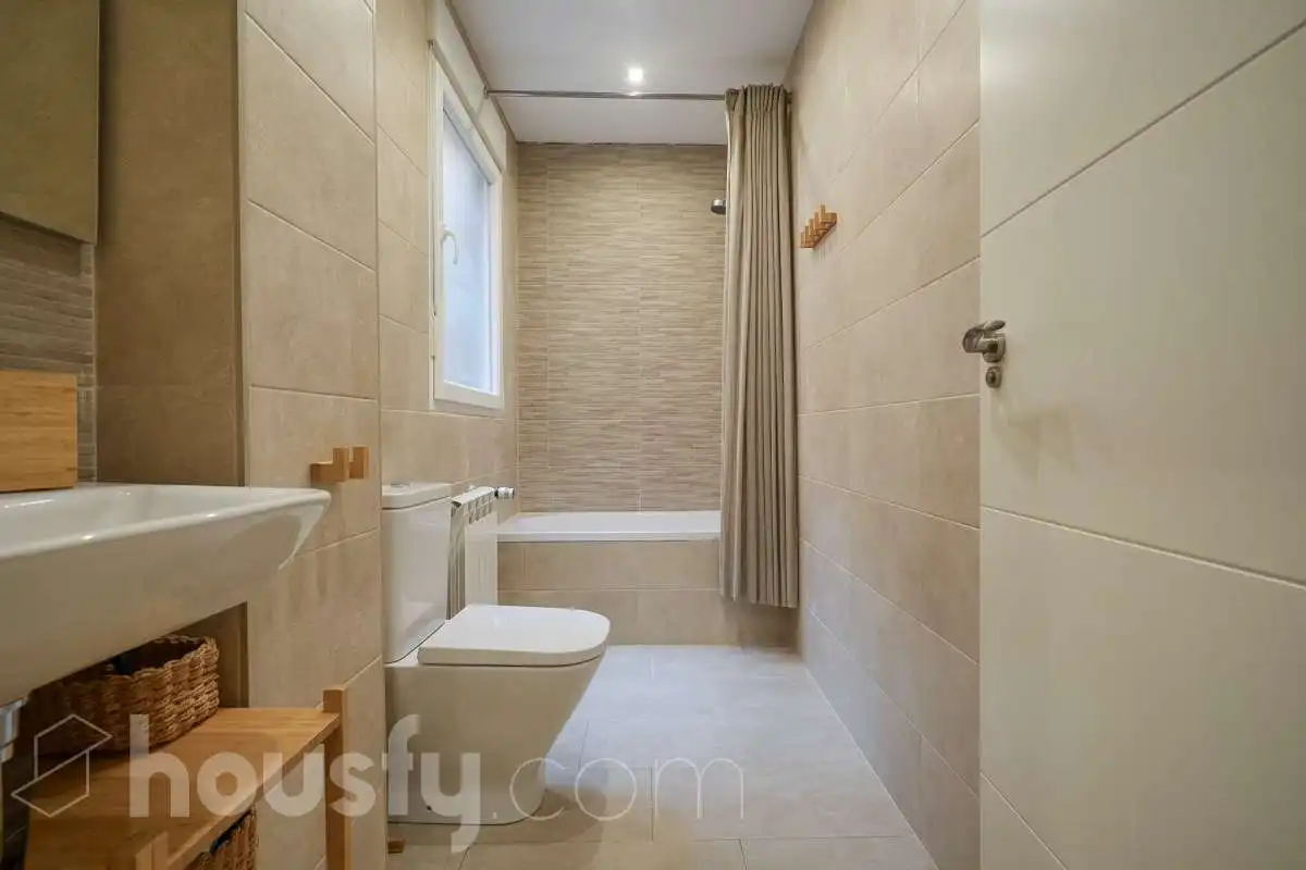 Badezimmer von Einfamilien-Reihenhaus zum Verkauf in San Sebastián de los Reyes mit Klimaanlage, Heizung und Terrasse