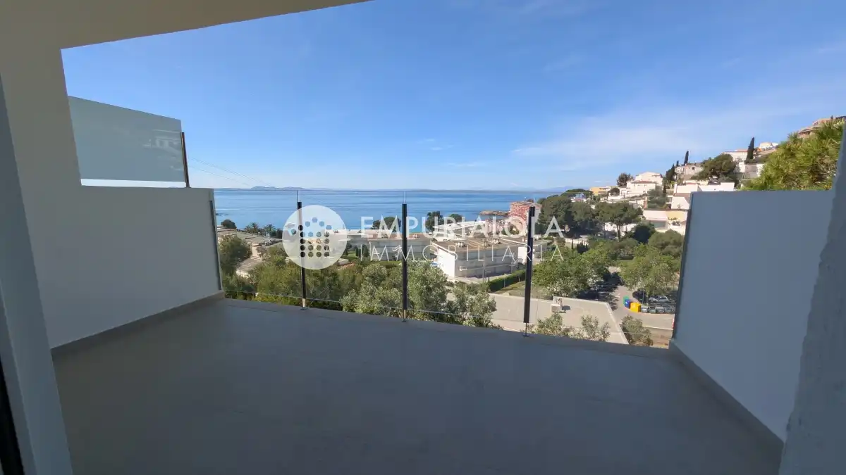 Terrace of Houses for sale in Roses  with Air Conditioner and Private garden