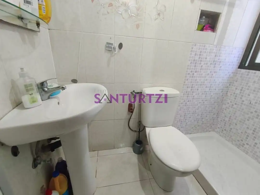 Bathroom of Flat for sale in Santurtzi   with Furnished