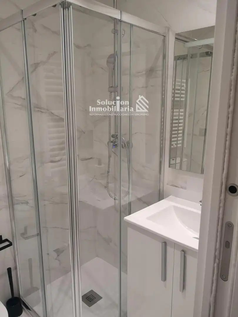 Bathroom of Flat for rent in Salamanca  with Heating, Terrace and Furnished