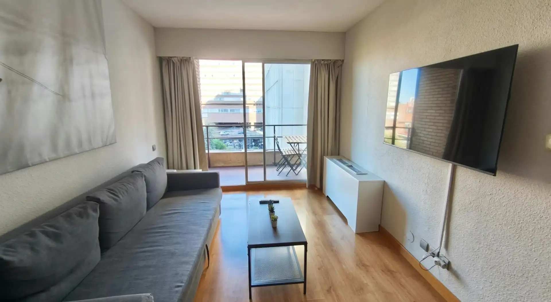 Living room of Flat for rent in Madrid  with Air Conditioner, Heating and Private garden