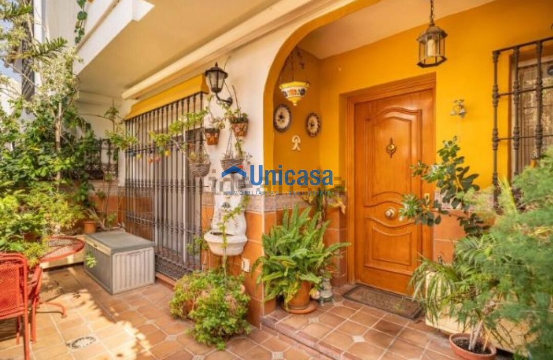 Casa adosada en venda a Los Almendros - El Limonero - El Tomillar, Puerto de la Torre - Atabal